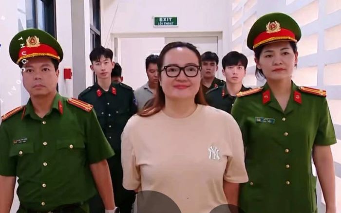 Khởi tố, bắt tạm giam Hoàng Hường