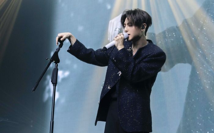 Nam ca sĩ bị tố ngoại tình với nữ đồng nghiệp đã có chồng, khán giả tẩy chay concert, đòi hoàn tiền vé