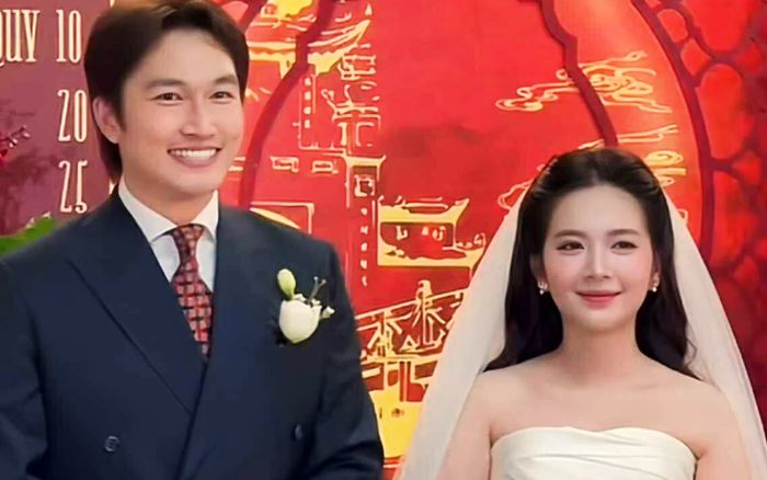 Đình Tú - Ngọc Huyền tổ chức lễ vu quy sáng nay, cô dâu diện váy cúp ngực khoe vẻ đẹp quyến rũ