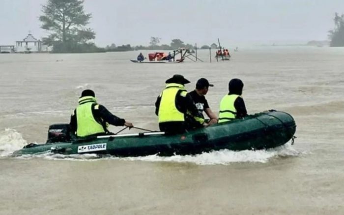 3 người bị lũ cuốn mất tích ở Huế