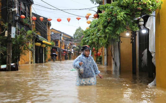 Miền Trung tiếp tục mưa lớn phức tạp