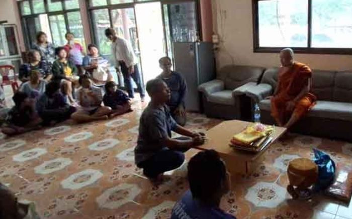 Sư trụ trì ăn chặn gần 70 triệu đồng, người dân kéo đến chùa làm loạn