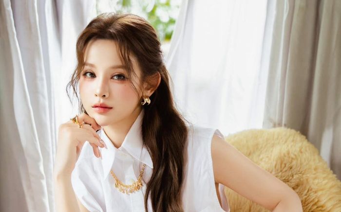 Chiếc điện thoại hơn 50 triệu của Huyền Baby