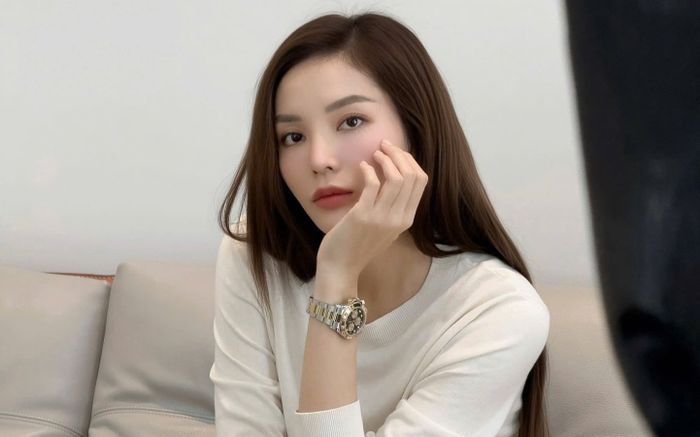 Chiếc điện thoại giá 42 triệu đồng của Kỳ Duyên