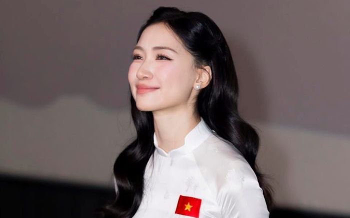 Fan xót xa trước hành động của Hòa Minzy sau khi phải ngồi xe lăn