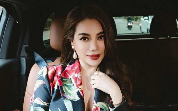 Chiếc xe gần 2 tỷ của Trương Ngọc Ánh