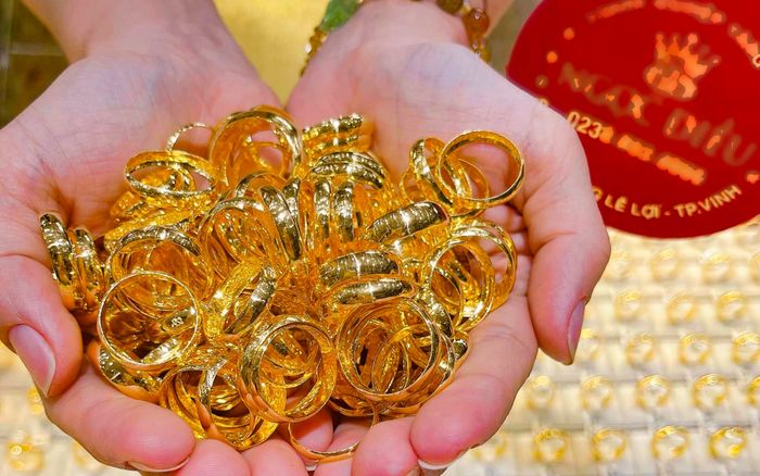 Cuối ngày 31/10, vàng nhẫn biến động gây bất ngờ
