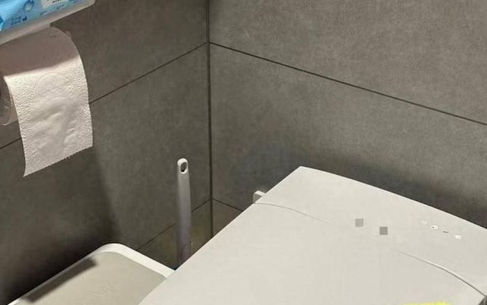 Bồn cầu bỗng phun ra nước sôi, người phụ nữ đang đi vệ sinh bị bỏng nặng