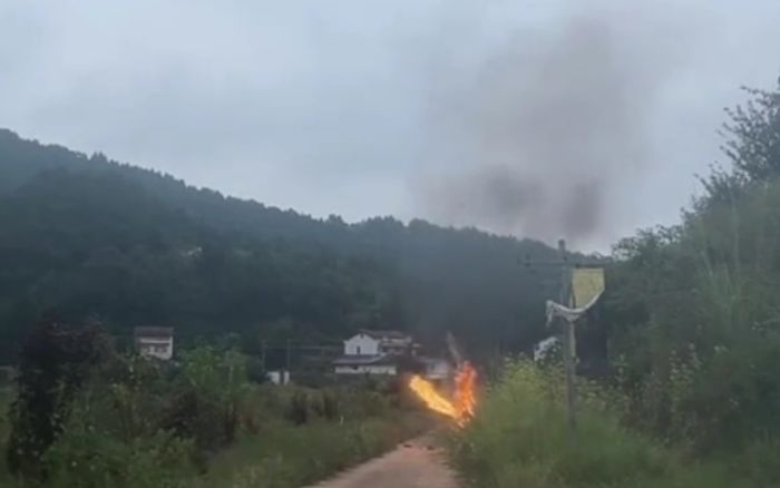 Máy bay siêu nhẹ bốc cháy trên không, người đàn ông 55 tuổi qua đời khi đang livestream