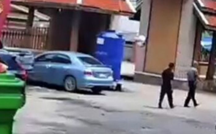 Vừa rời khỏi đám tang, người đàn ông gặp tai nạn khiến khách khứa hoảng sợ