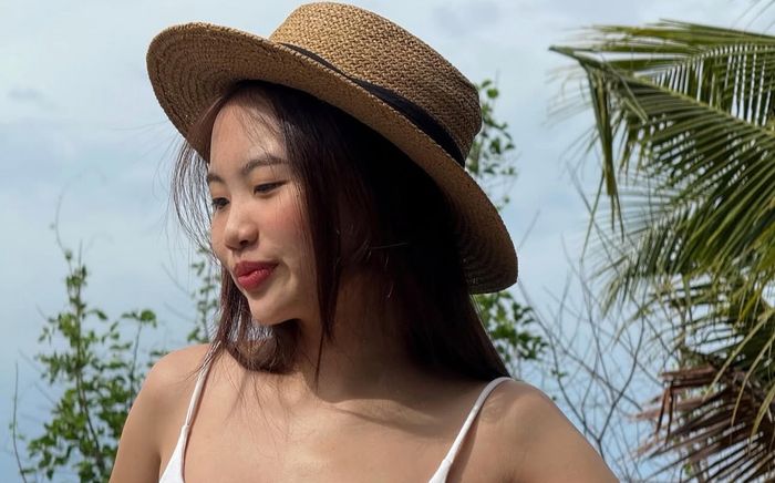 Phương Mỹ Chi hiếm hoi diện croptop hai dây hở bạo, lộ một chi tiết gây xôn xao