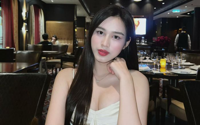 Đỗ Thị Hà gây bão mạng với hình ảnh đẹp nhất suốt 5 năm đăng quang