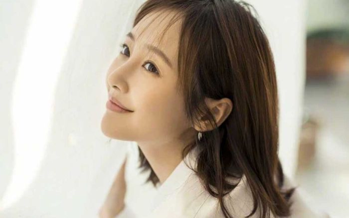 Nữ diễn viên được bạn trai cầm nhẫn hơn 19 tỷ đồng cầu hôn
