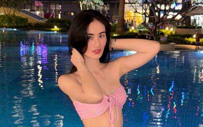 Hoa hậu Ý Nhi diện bikini hai mảnh, body 'đốt mắt' cùng vòng eo nhỏ đến khó tin