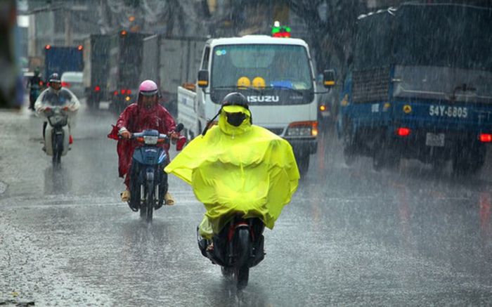 Áp thấp nhiệt đới quần thảo sau bão số 11, Bắc Bộ mưa như trút nước