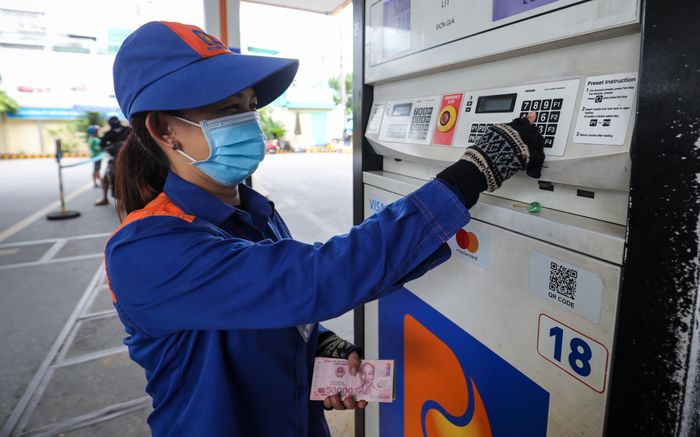 Giá xăng dầu hôm nay 6/10: Tăng rất mạnh