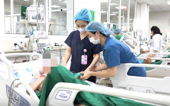 Nhờ phản ứng 'vàng' của gia đình, cụ ông 90 tuổi tắc nghẽn đường thở được cứu sống kịp thời