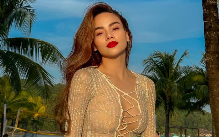 Chiếc áo bé tí khiến Hồ Ngọc Hà mặc hoài không chán vì quá quyến rũ, biết giá mà choáng