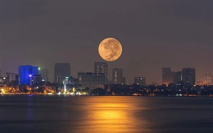 Sắp xuất hiện siêu trăng đầu tiên của năm 2025, khi nào là thời điểm lý tưởng để ngắm?