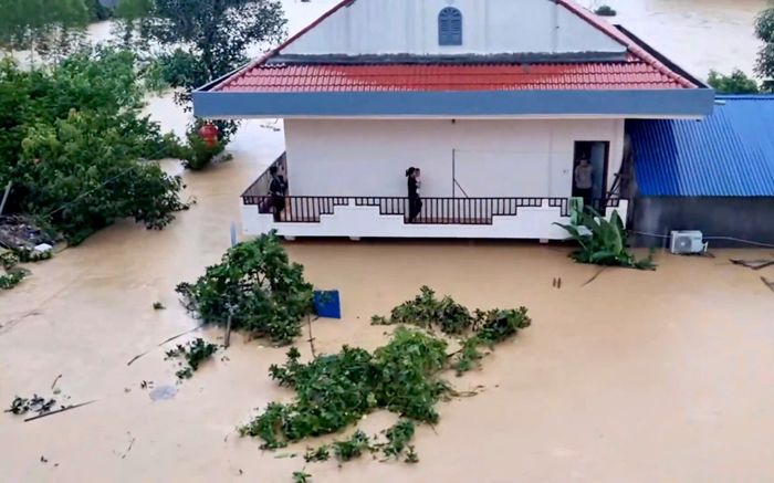 Xót xa hình ảnh người dân Thái Nguyên trong mùa lũ