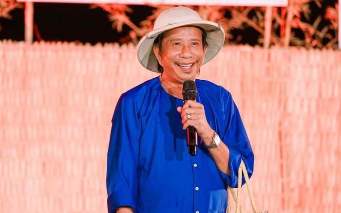 Danh hài Việt cầm 300 cây vàng mua xe, giờ về miền Tây bán cơm tấm với vợ kém 29 tuổi