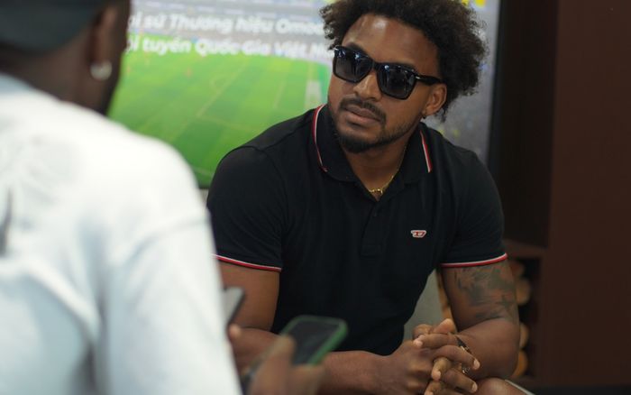 Bí mật đằng sau vật 'bất ly thân' của Nguyễn Xuân Son