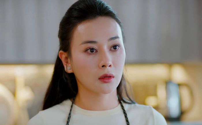 'Tình địch' Phương Oanh lộ diện liền gây chú ý