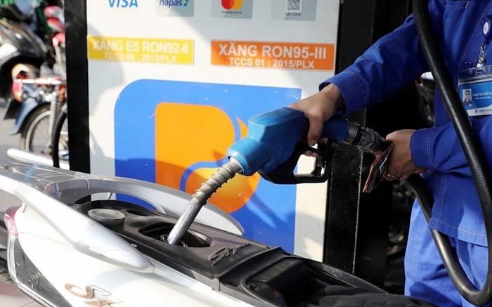 Giá xăng dầu hôm nay 8/10: Tăng cực mạnh