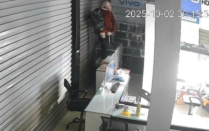 Đến cửa hàng như thường lệ, người chủ vội check camera rồi tức tốc trình báo Công an
