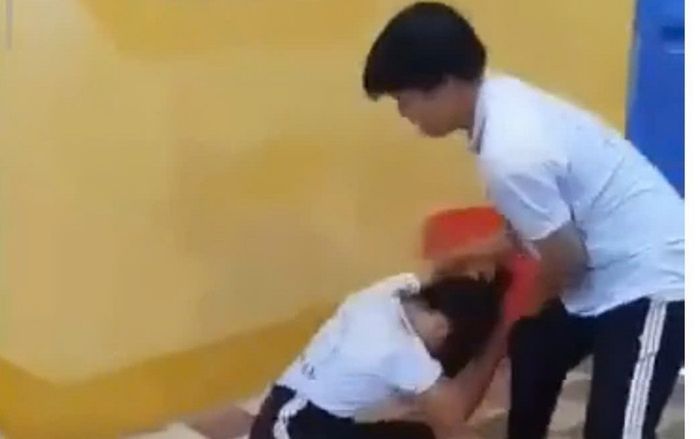 Nam sinh lớp 8 có hành động gây phẫn nộ với bạn nữ ngay trong lớp học