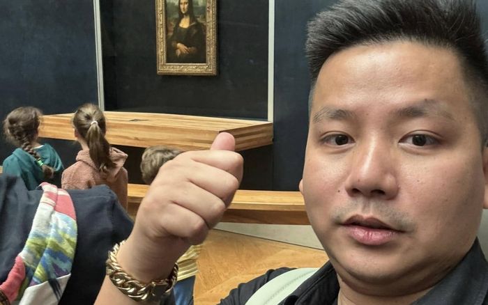 Khoa Pug 'chơi lớn' tậu chiếc iPhone 17 Pro Max gần 300 triệu