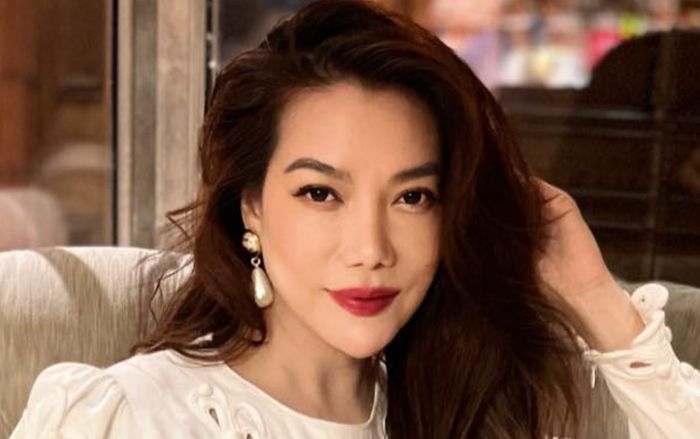 Chiếc điện thoại giá 20 triệu của Trương Ngọc Ánh