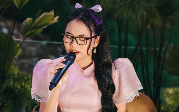 Phương Mỹ Chi gặp sự cố trước hàng trăm khán giả