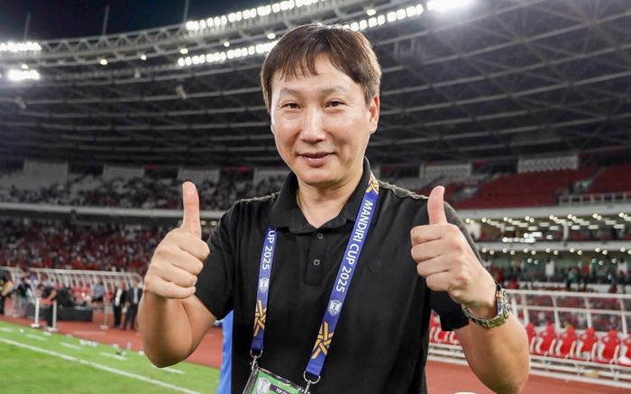 Bầu Đức đã đúng về HLV Kim Sang Sik