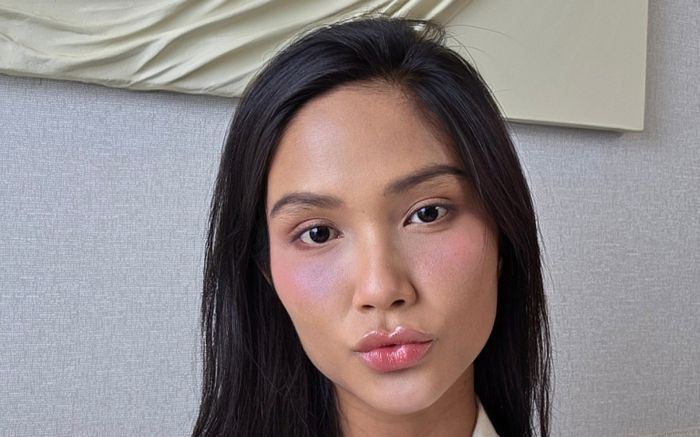 Chiếc điện thoại 'đời cũ' của H'Hen Niê