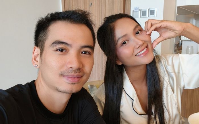 Chồng H'Hen Niê dùng đồng hồ 14 triệu