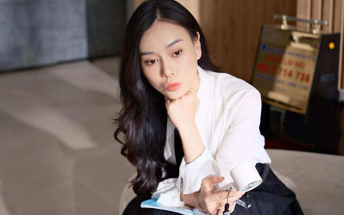 Phương Oanh 'phá đảo' màn ảnh với gu thời trang đầy uy lực