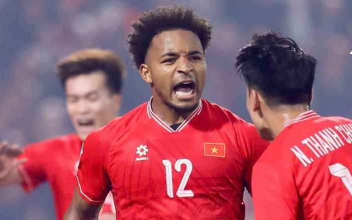 HLV Kim Sang Sik gọi Nguyễn Xuân Son vì lo không thắng Lào?