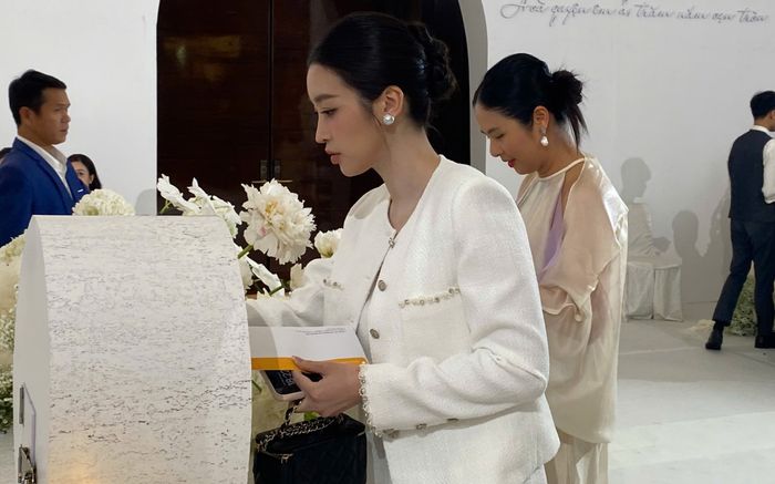 'Dâu hào môn' Đỗ Mỹ Linh lộ bụng bầu ở lễ cưới Hoa hậu Đỗ Thị Hà?