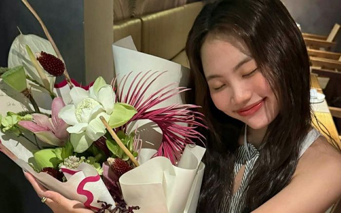 Phương Mỹ Chi công khai 'chồng yêu' giữa đêm