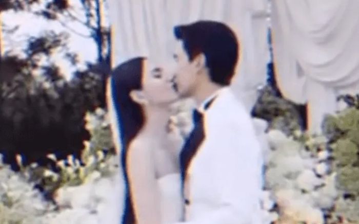 Bí mật đám cưới cuối tuần qua, mỹ nhân quyến rũ bậc nhất showbiz tình tứ khóa môi chú rể