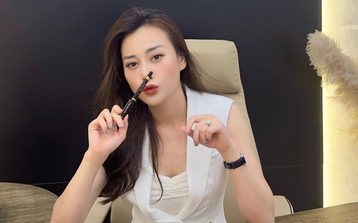 Thu nhập của Phương Oanh đến từ đâu?