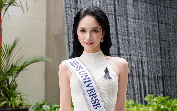 Bộ sưu tập túi xách tiền tỷ của Hương Giang tại Miss Universe