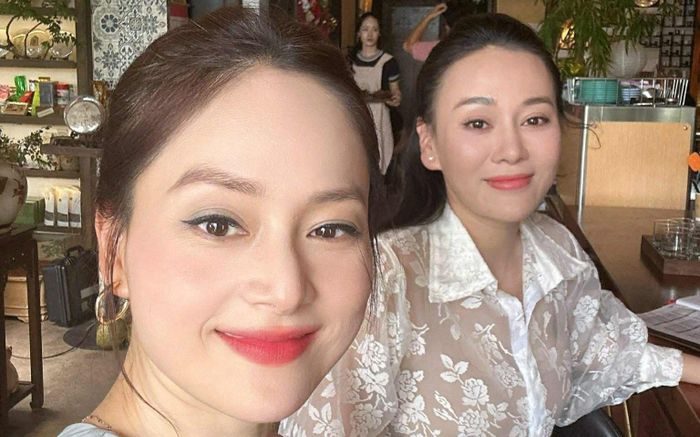 Lan Phương khoe khoảnh khắc tươi tắn bên Phương Oanh, nói vỏn vẹn một câu khiến ai cũng suy nghĩ