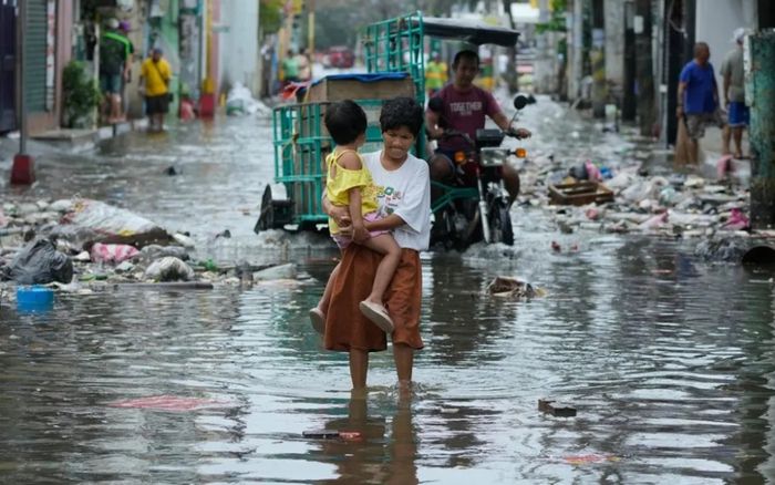 Đài Loan sơ tán 3000 người tránh bão Phượng Hoàng