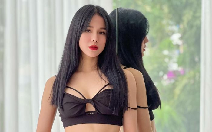 Diệp Lâm Anh diện mẫu áo bé tí, 'đốt mắt' người nhìn với chi tiết cực quyến rũ