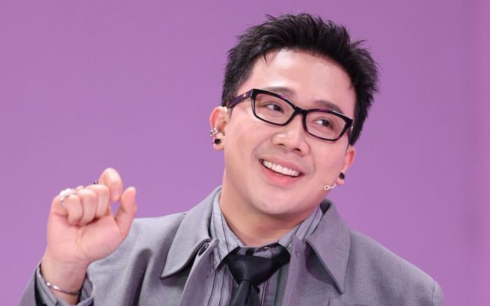 Thời trang 'hack tuổi' của Trấn Thành