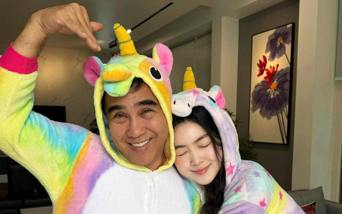 Quyền Linh và con gái diện đồ đôi 'ngọt lịm tim' gây sốt mạng xã hội