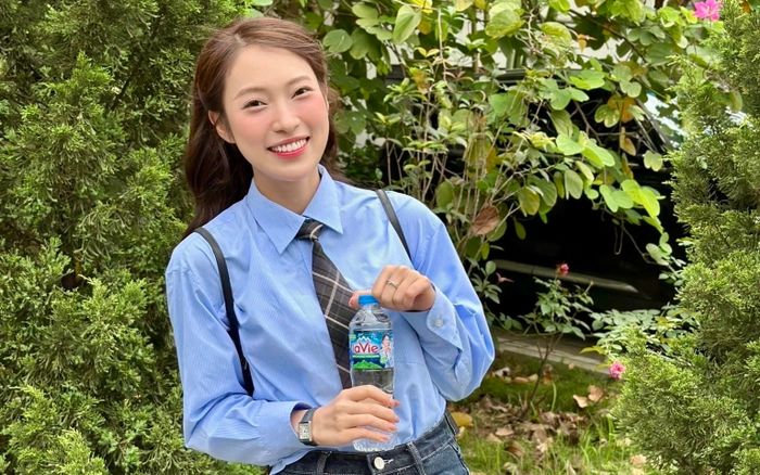 Bộ sưu tập áo sơ mi đa dạng của MC Khánh Vy