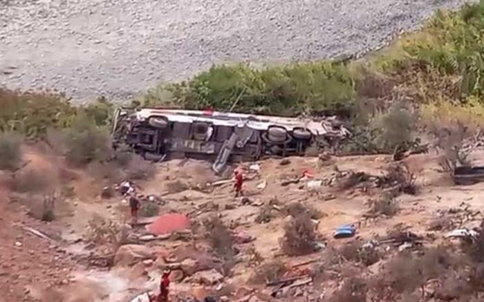 Xe buýt mất lái rơi xuống khe núi, ít nhất 37 người thiệt mạng